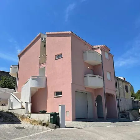 Apartment Apricot - Stilvolles Grosses Haus Mit Kuehlem Garagenparkplatz *